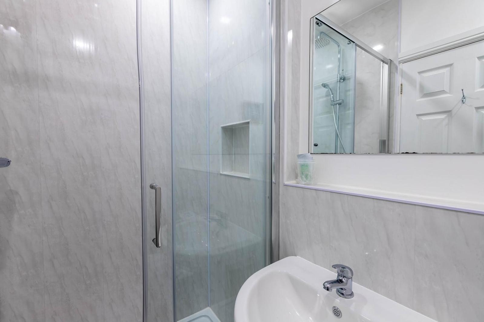 Windermere Studio Rooms - With Free Car Parking Onsite Exteriér fotografie